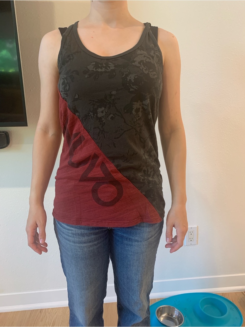 Sleeveless Two-Tone Nuevo Tank Top in Black and Burgundy